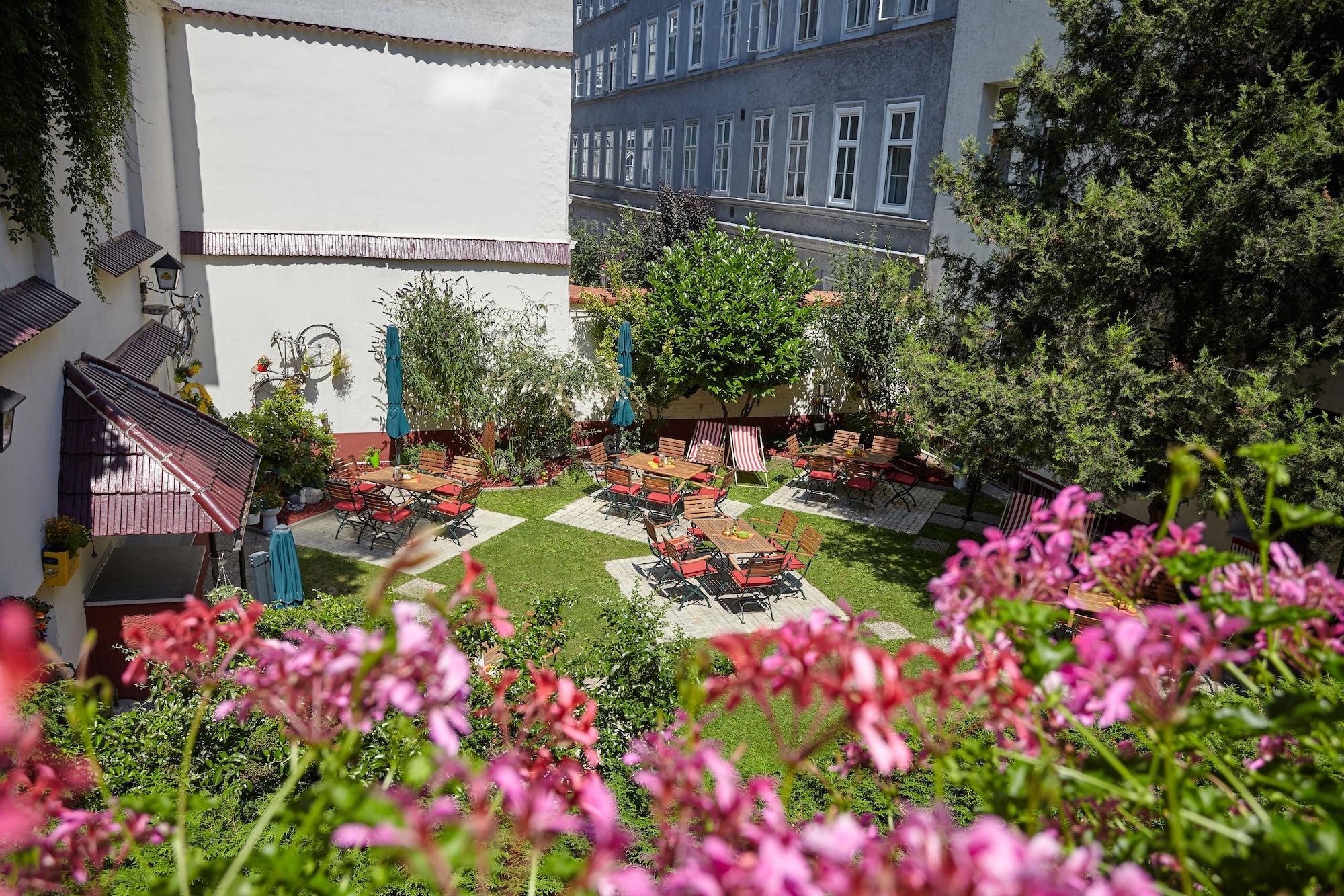 Urban Jungle Apartments Виена Екстериор снимка
