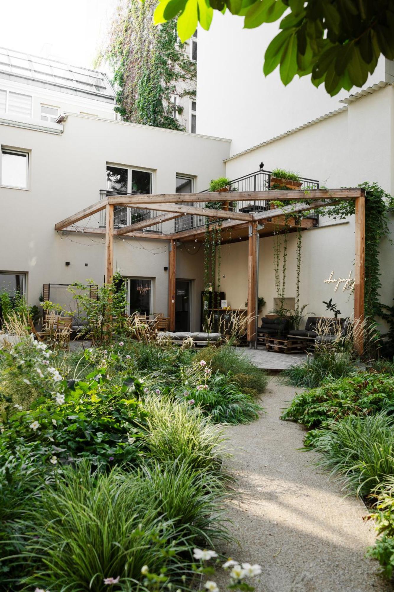 Urban Jungle Apartments Виена Екстериор снимка