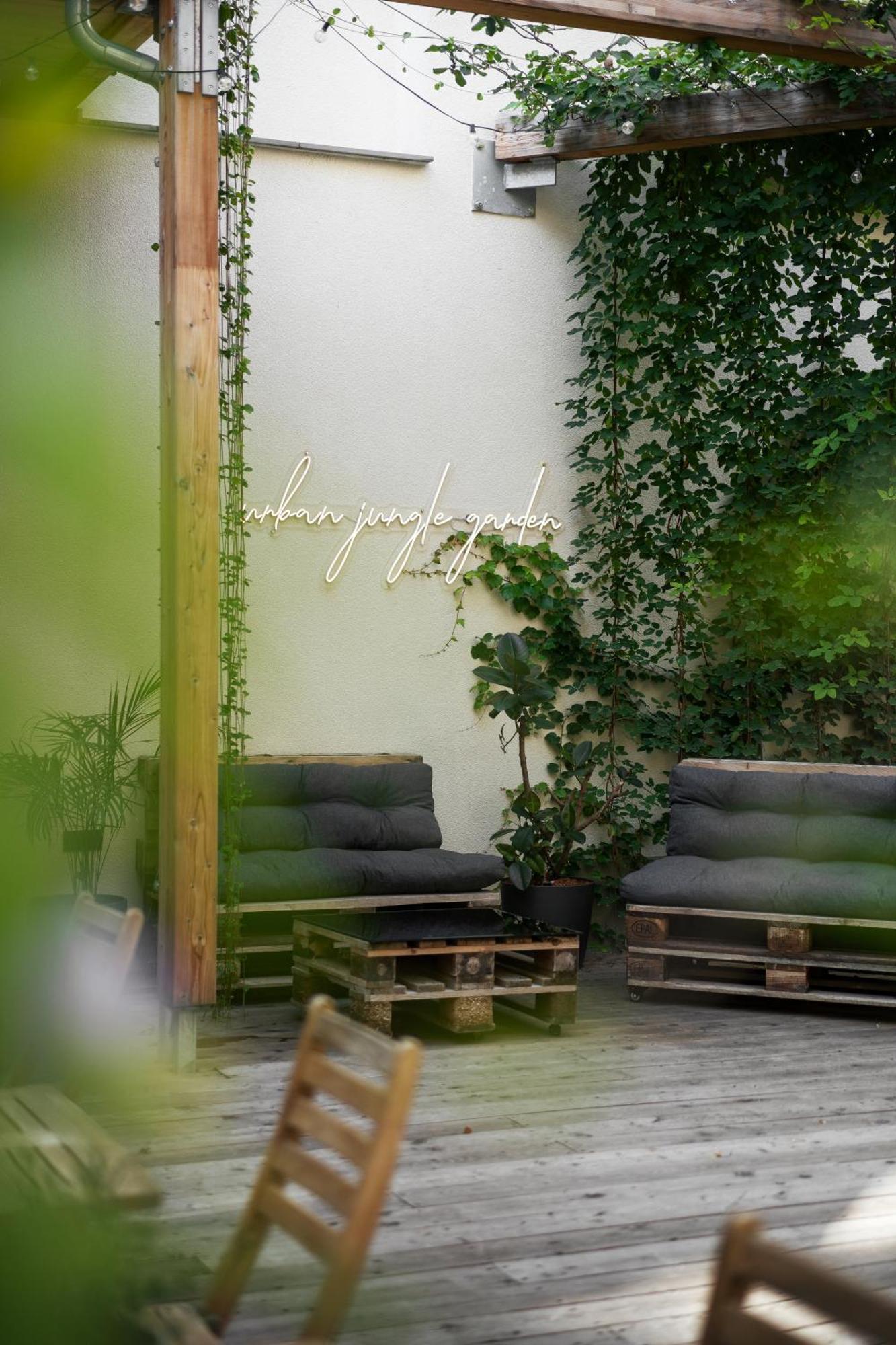 Urban Jungle Apartments Виена Екстериор снимка